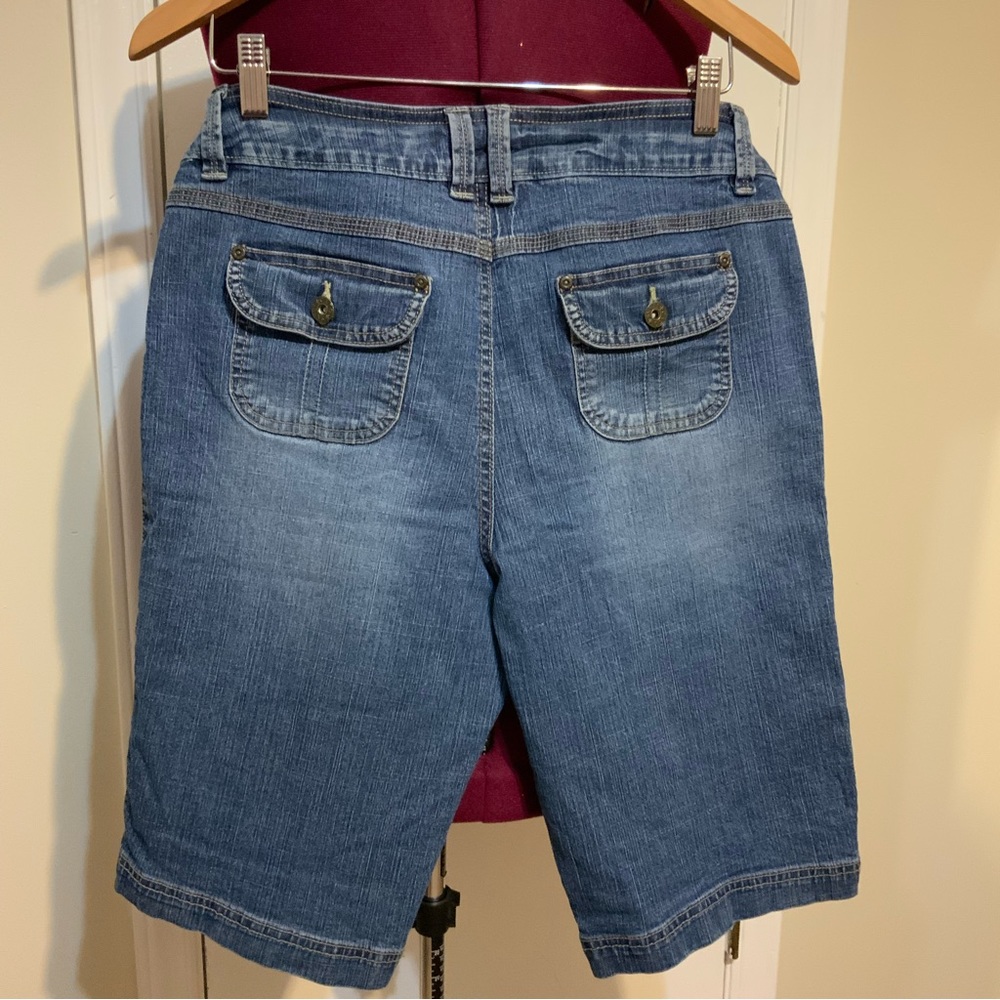 Like New Bermuda Straight Light Wash Jean Shorts